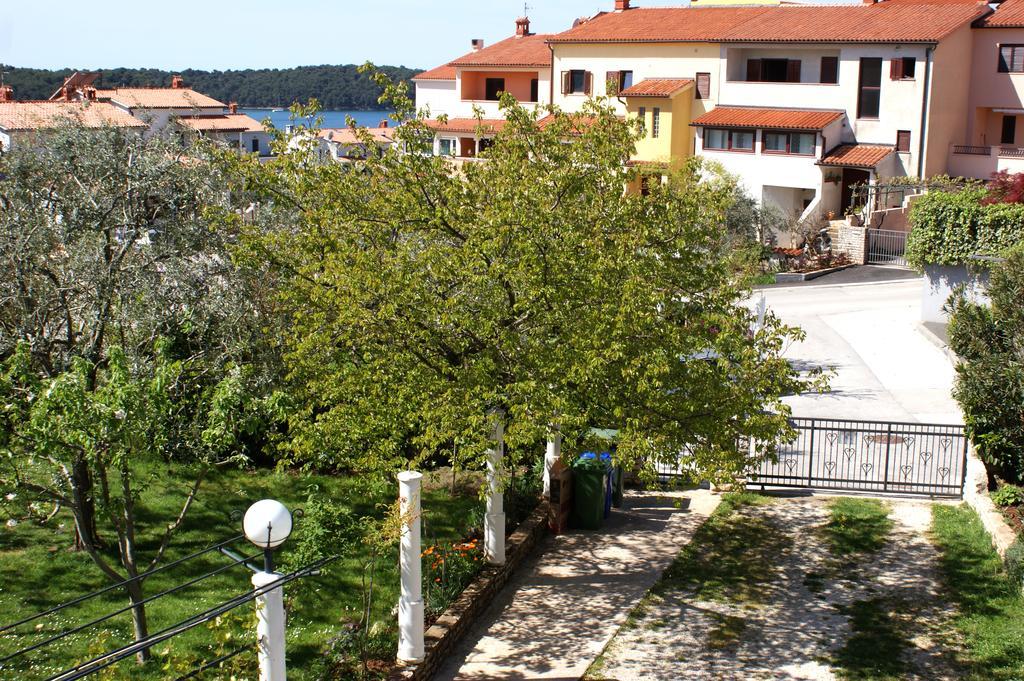 Apartments Cezar Vinkuran Exterior photo